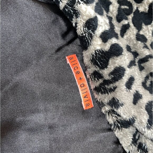 Alice + Olivia Leopard Print Faux Fur Coat Jacket Women’s Small - Picture 7 of 7